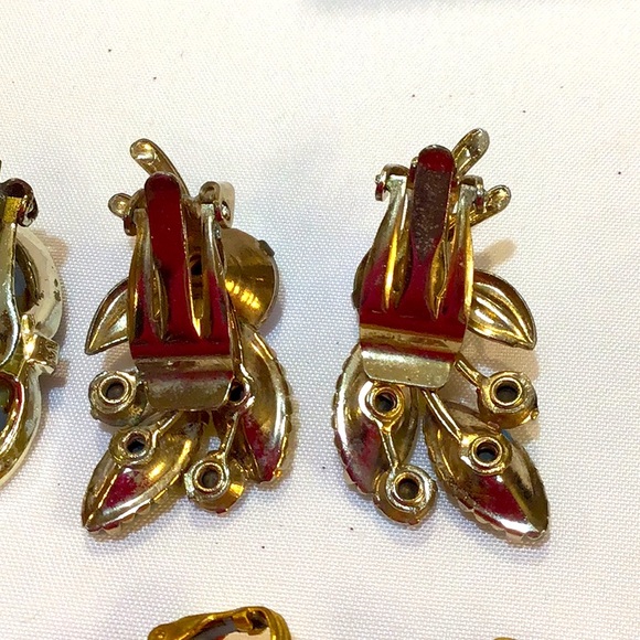 1950’s-60’s clip earrings, 4 pairs, with box - Picture 10 of 12